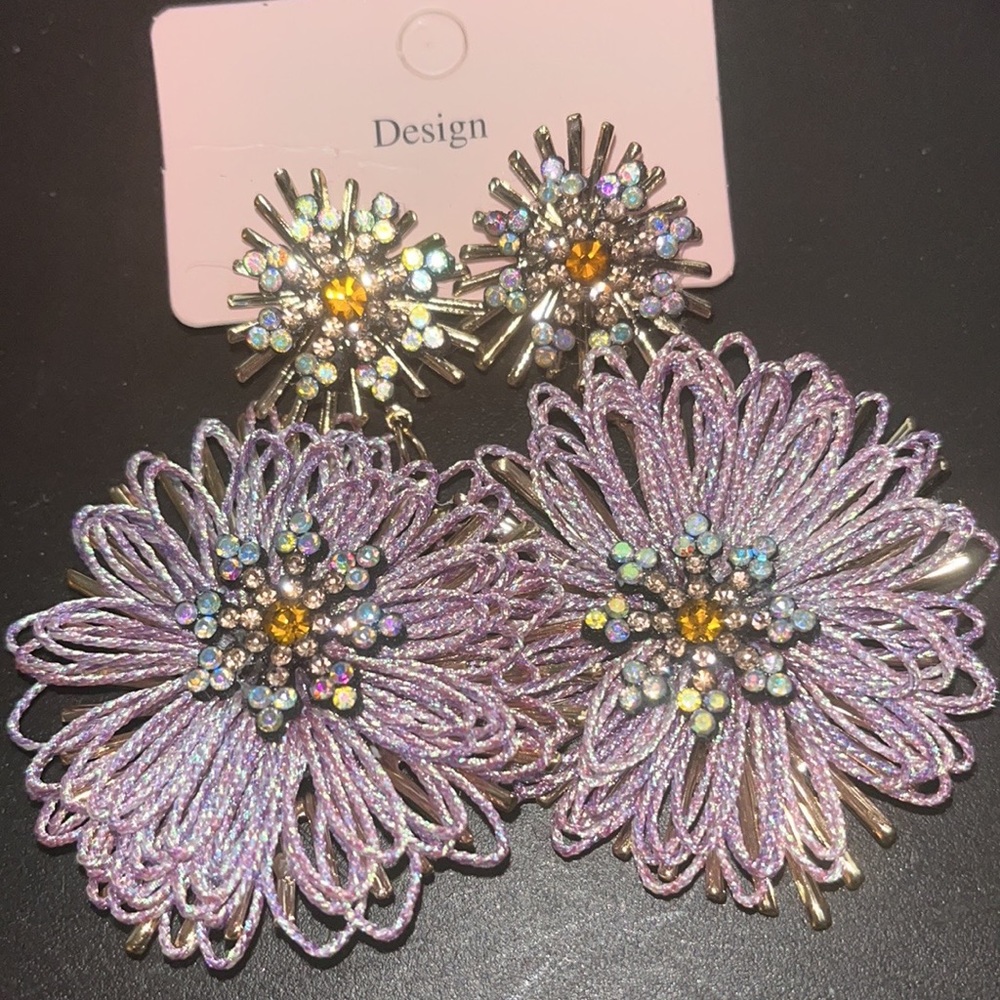 SOLD! GORGEOUS Flower Statement Earrings - Picture 4 of 4